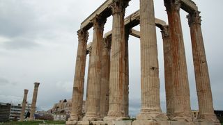 １５本の柱が残ったゼウス神殿