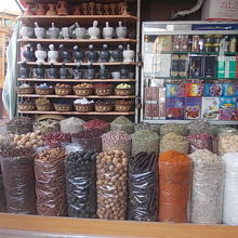 香辛料の臭いが漂っていてエキゾチックな雰囲気が楽しめます