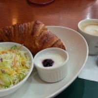 クロワッサンかトーストを選べました