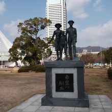 神戸港移民船乗船記念碑