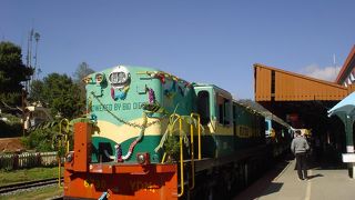 ウーティ⇔クーヌール間はディーゼルのミニトレイン