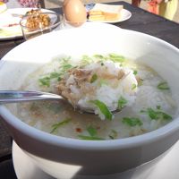 朝のおかゆはやさしいお味。