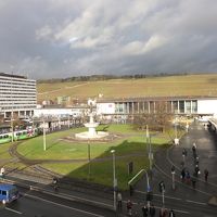 駅前広場が部屋から見えます。