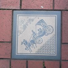 広場の足元には