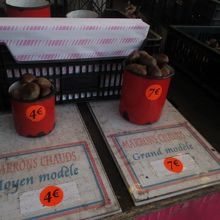 小さいカップで４ユーロの焼き栗