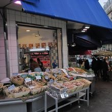 目印になる魚屋さん