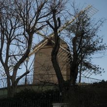 ８８番地のラデの風車