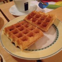朝食のワッフル