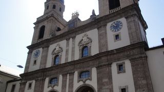 通りの反対からでも写真のフレームに入れるのが難し