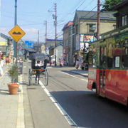 人力車やレトロ調バスも走る昔の小樽の雰囲気