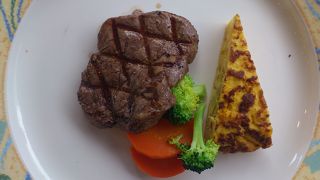 炭火焼ステーキ食べ放題