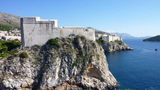 城壁のチケットはロビリイェナツ要塞とセットになっています