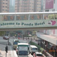 ホテルから続く歩道橋