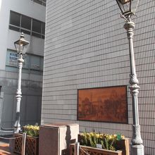 関内ホール前、馬車道通り沿い