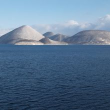 冬の洞爺湖。中島が見える