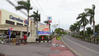 ばらまき土産購入にぴったりの大型スーパー