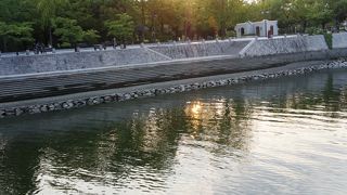 爆心近くを流れる川