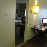 壁のドアを開けてくれて行き来できるようになりました