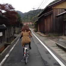 古き良き街並みを横目にひた走ります。