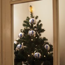 クリスマスツリーもモーツァルトクーゲルン