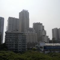 駅のホームからホテルが良く見えます。