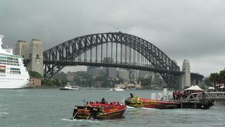 オペラハウスやシドニーの街を見ながら渡れる橋