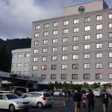 このホテルのフロントで温泉の受付をします