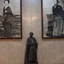 坂本龍馬像。