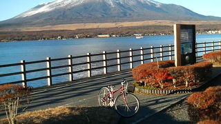 湖に写った富士山を拝める公園