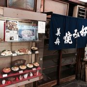昭和レトロなお好み焼き屋。焼きそばが有名みたいです。