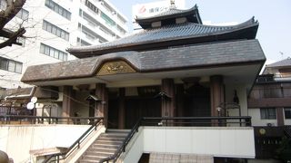 珍しい作りの寺院です