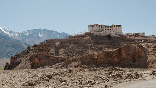 そこから見えるラダックの大地が絶景