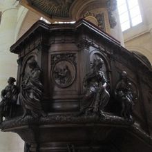 説教壇の彫刻