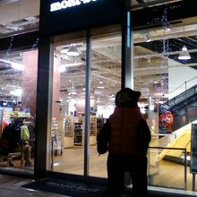 熊が出迎えてくれます。