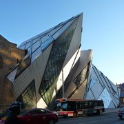 Bloor　streetで一番目立つ建物