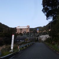 ヒルズだけあって「丘の上」にあります