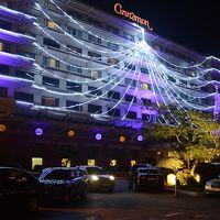イルミネーションがきれいだったホテル外観。