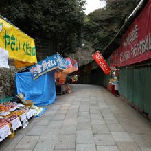 沿道は静かです。