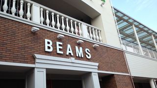 セールの時は店内に長蛇のレジ待ち列が出来ます!!