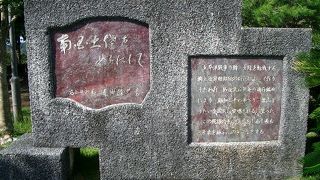 『南国土佐を後にして』の歌碑がある