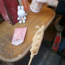 袋に入ってましたよ。つきたてホッカホカです。