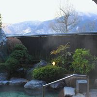 やわらぎの湯　一番広くて由布岳の見える露天
