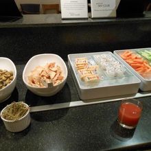 おつまみ系は意外と豊富