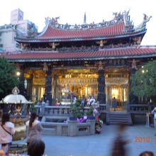 更に裏に回るとあります