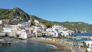 イスキア島で最も美しい漁村サンタンジェロはバカンスに最適です♪