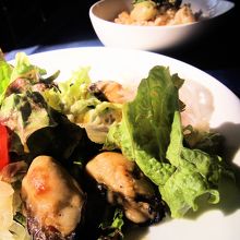 牡蠣のソテーサラダ仕立て