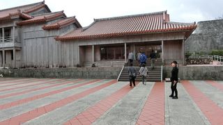 南殿、正殿、北殿とと別れているようです。