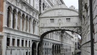 橋には見えない橋