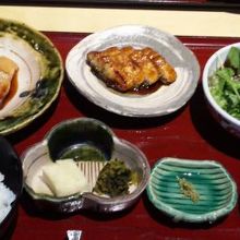 天然ウナギとアグ―豚の食べ比べ膳