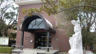 公立の美術館です